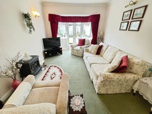 Lounge- click for photo gallery